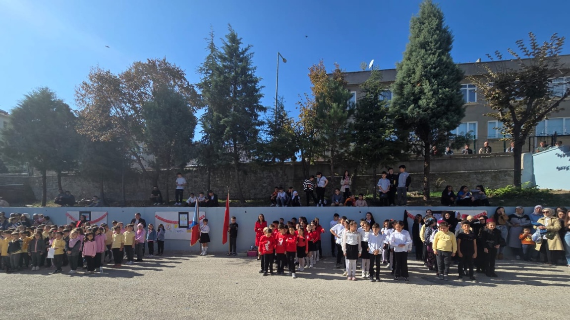 29 Ekim Cumhuriyet Bayramı Okulumuzda Yapılan Törenle Kutlandı